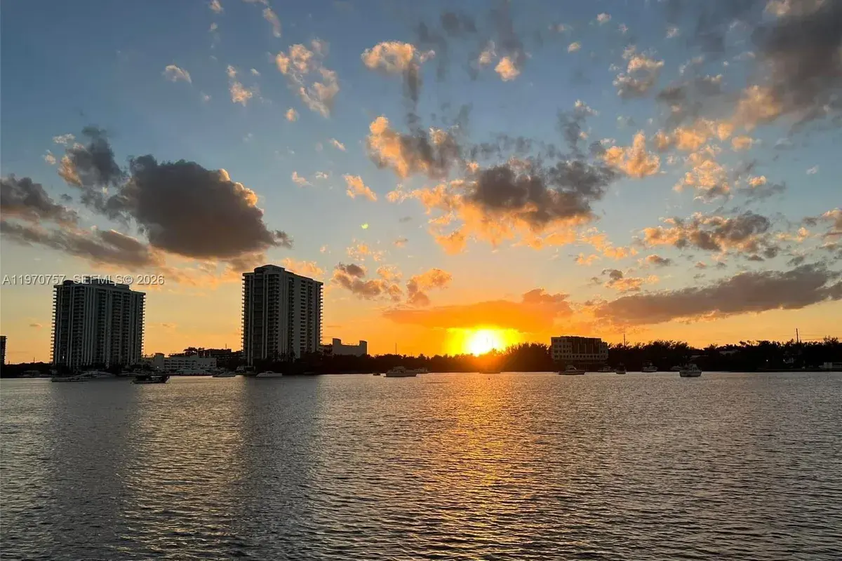 2910 Point East Dr # M511, Aventura FL 33160