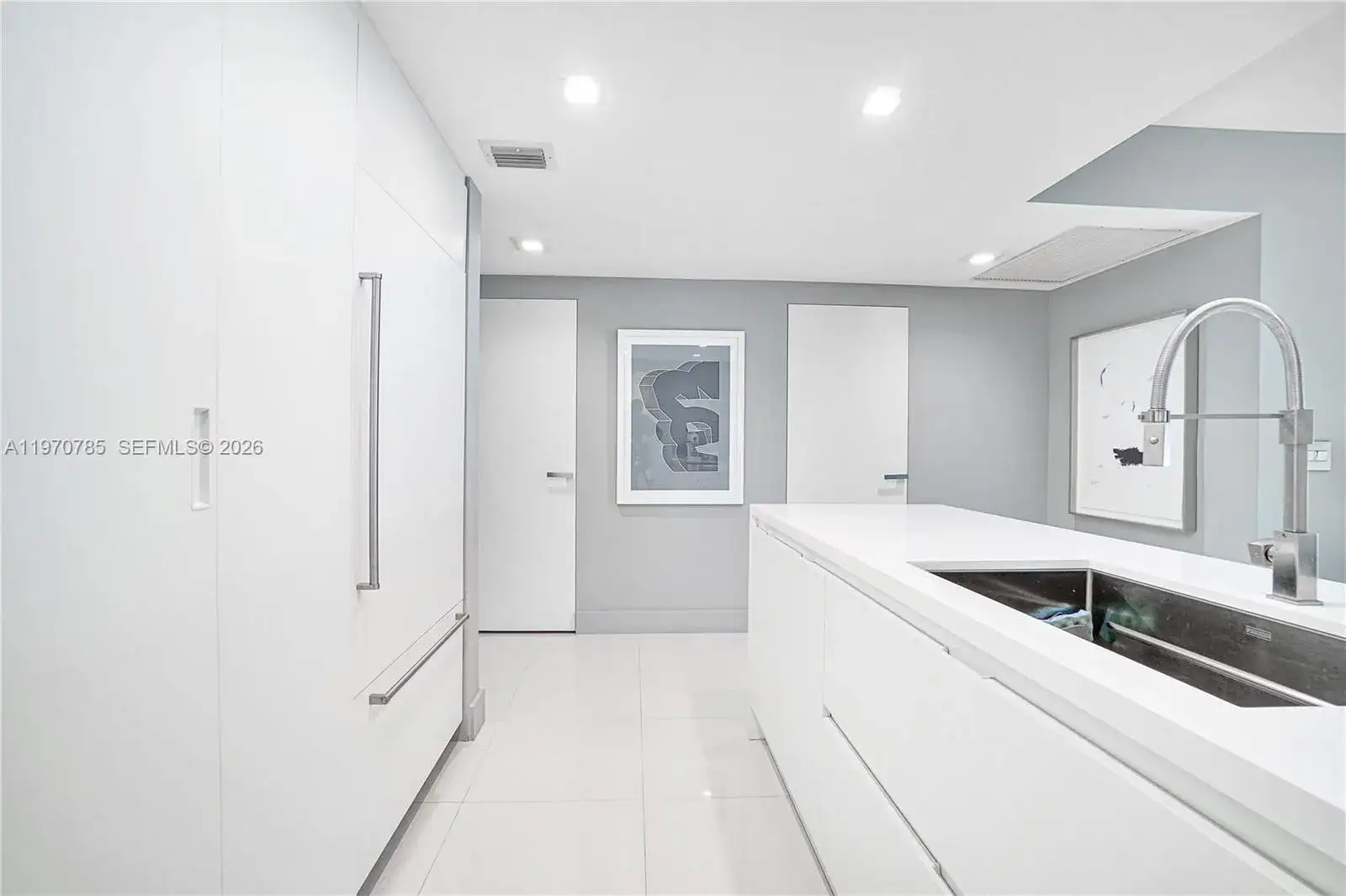 475 Brickell Ave # 1913, Miami FL 33131 photo 2