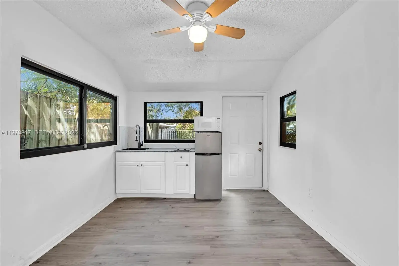 118 NW 44th St # 1, Miami FL 33127