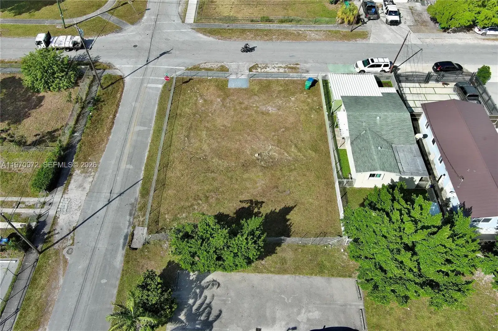 2572 NW 66th St, Miami FL 33147 photo 5