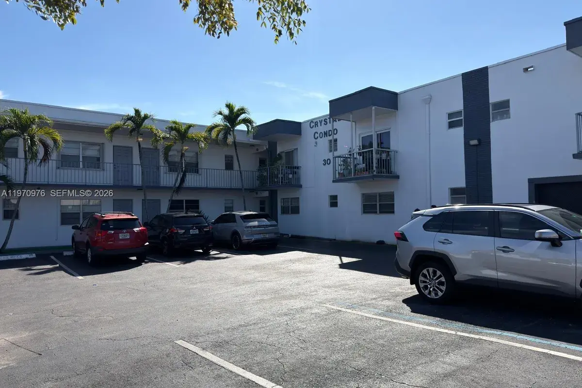 30 SE 4th Ave # 103, Hallandale Beach FL 33009
