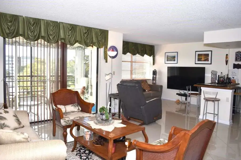 1300 Saint Charles Pl # 617, Pembroke Pines FL 33026