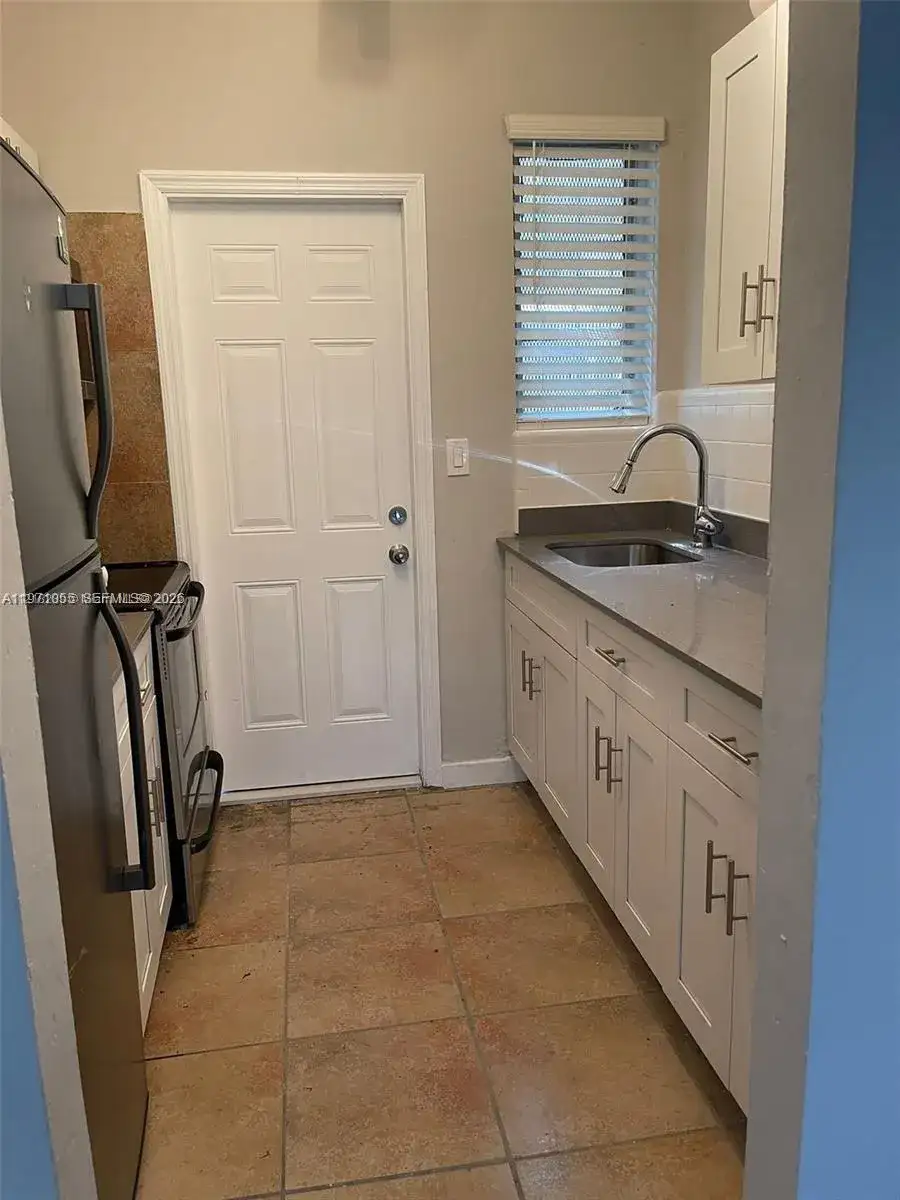 1346 NW 6th St # 4, Miami FL 33125 photo 5