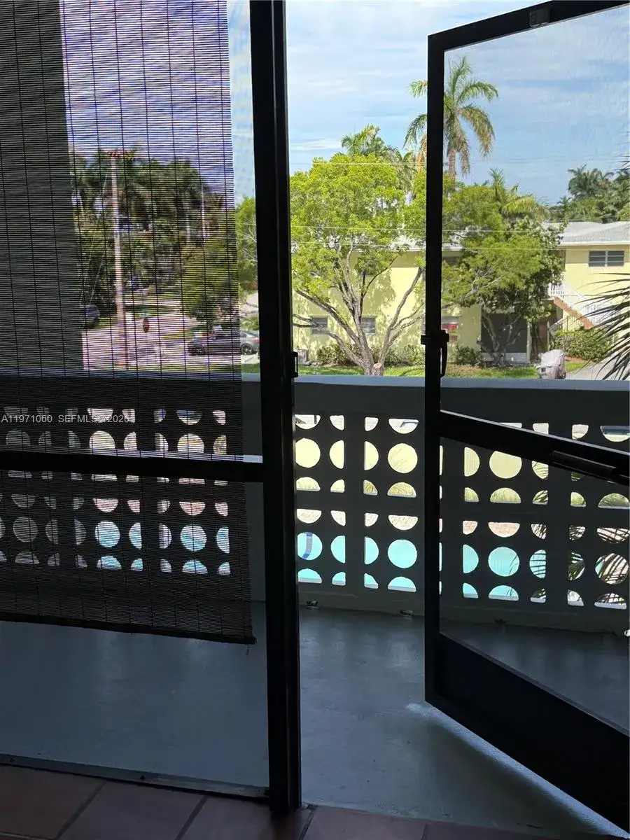 1425 Arthur St # 315B, Hollywood FL 33020 photo 2