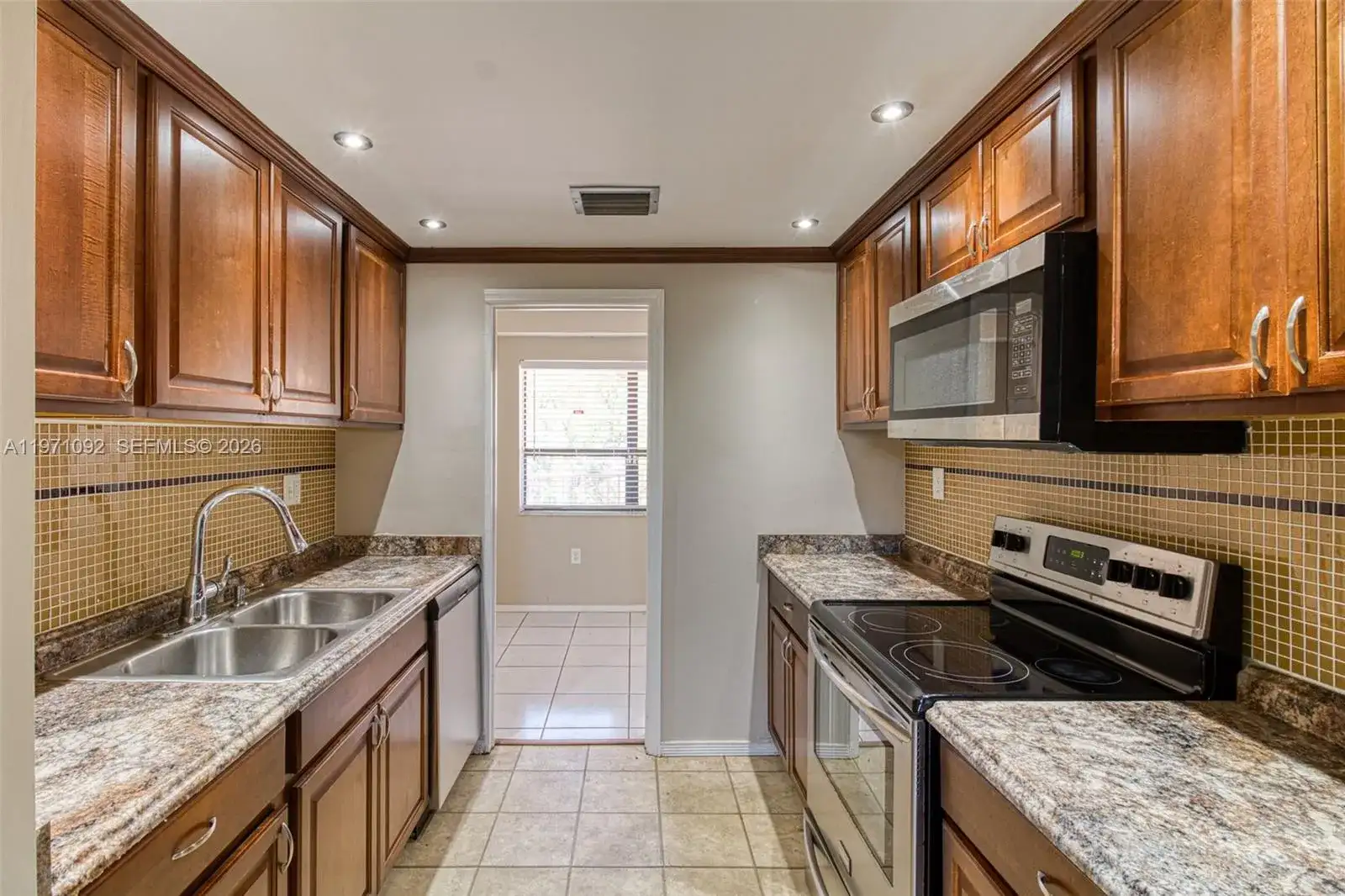 7401 NW 16th St # 408, Plantation FL 33313 photo 2