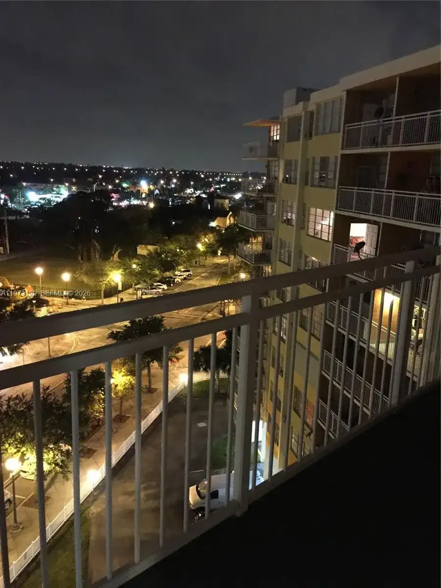 2025 NE 164th St # 902, North Miami Beach FL 33162 photo 2