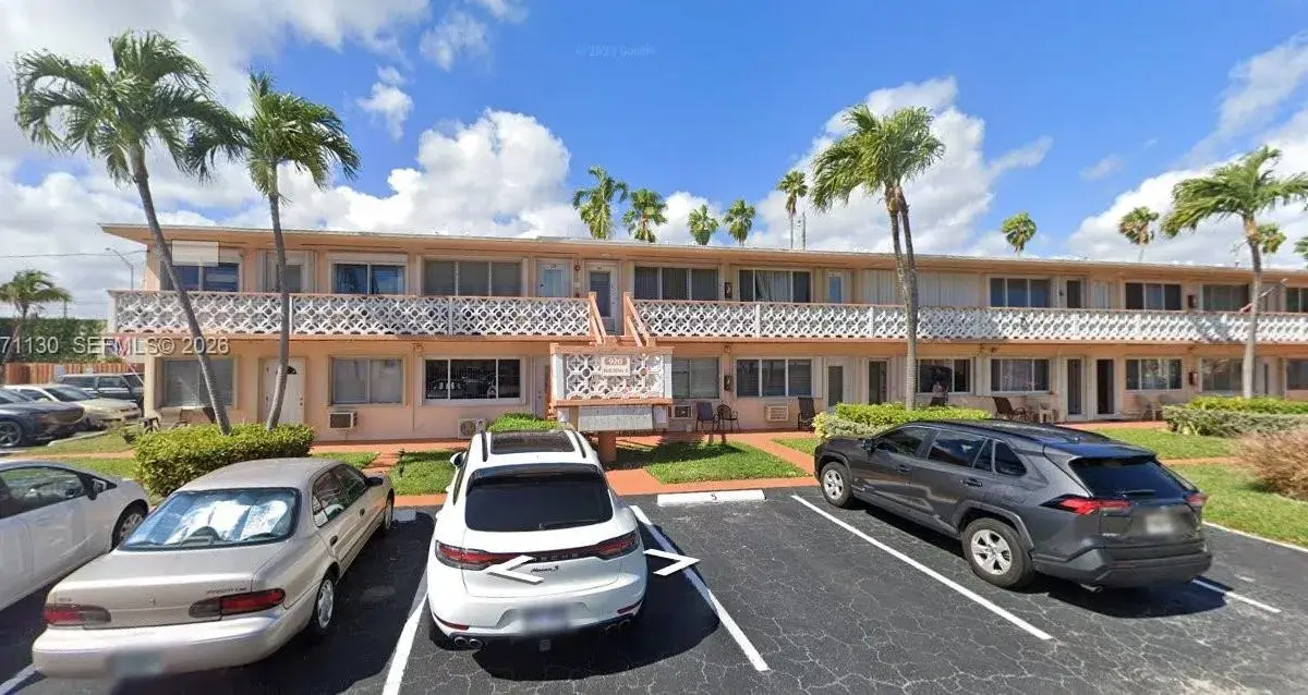 920 SW 11th Ave # 9D, Hallandale Beach FL 33009