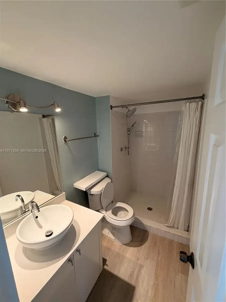 2350 NE 135th St # 503, North Miami FL 33181 photo 4