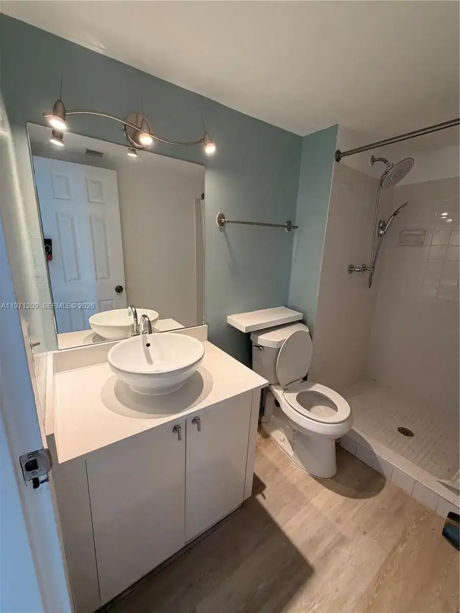 2350 NE 135th St # 503, North Miami FL 33181 photo 5