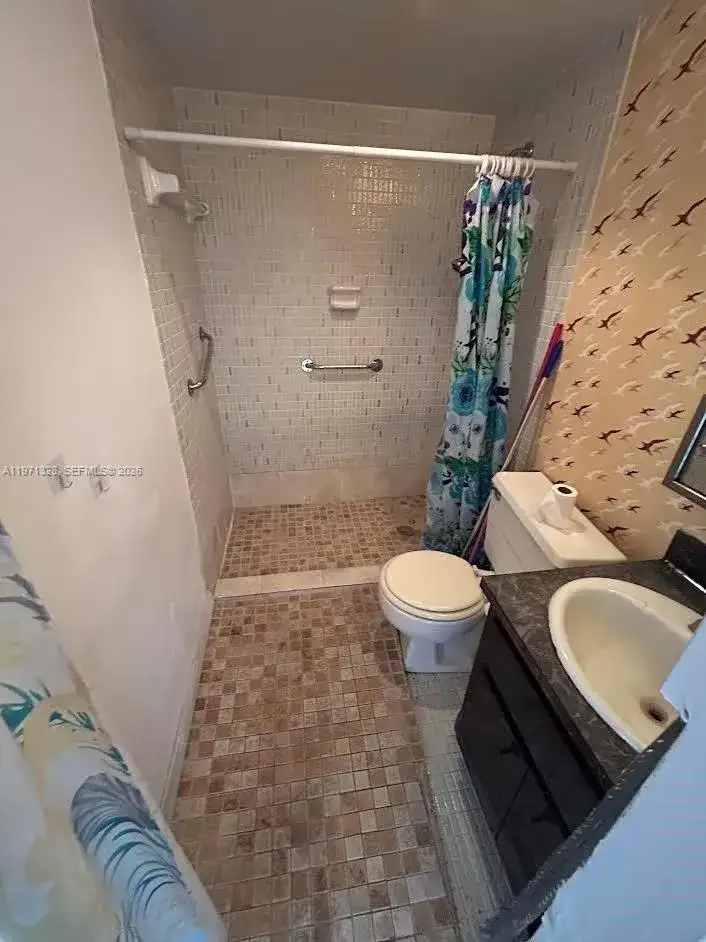 447 NE 195th St # 414, Miami FL 33179 photo 3