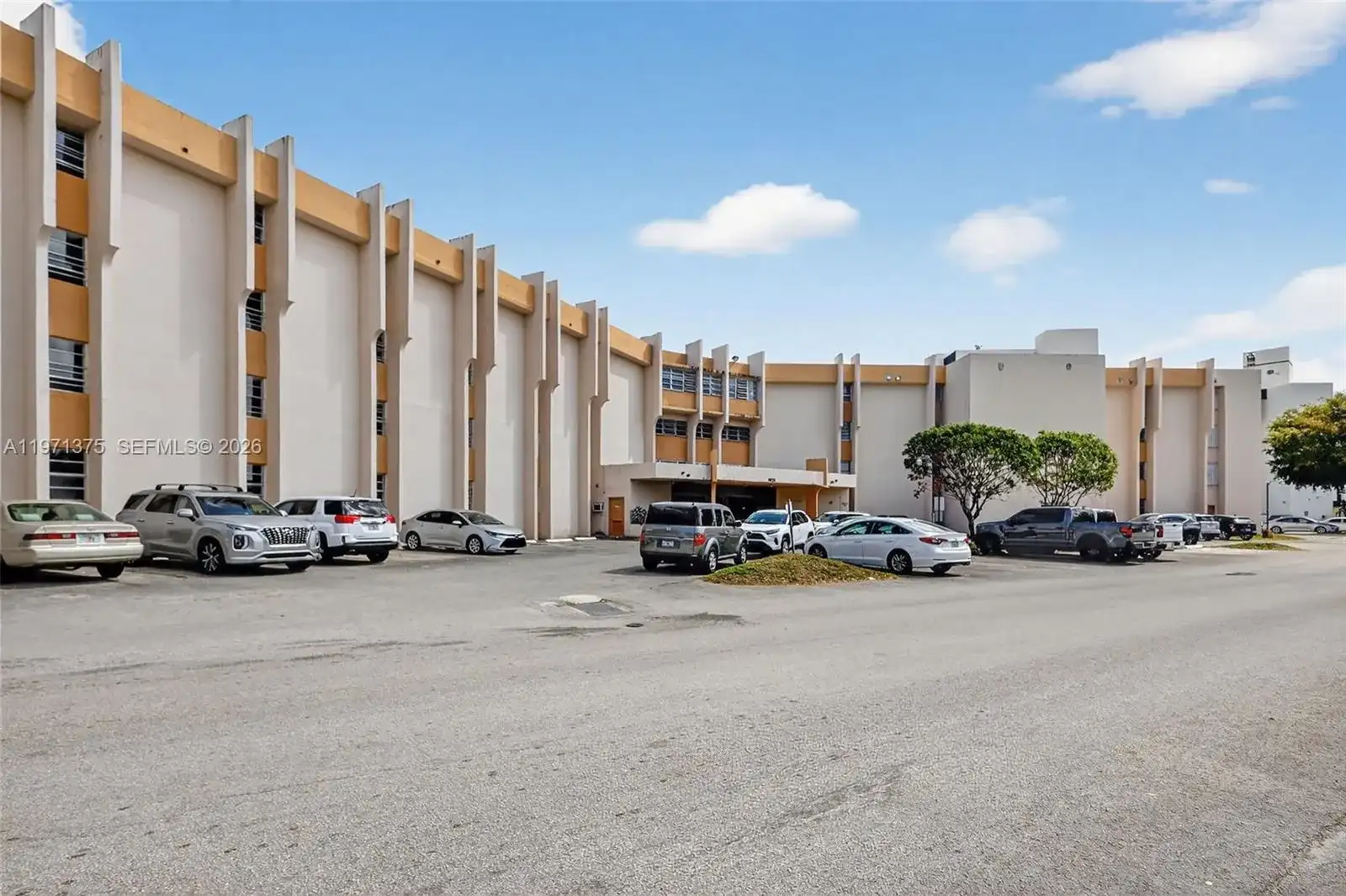 9678 Fontainebleau Blvd # 411, Miami FL 33172