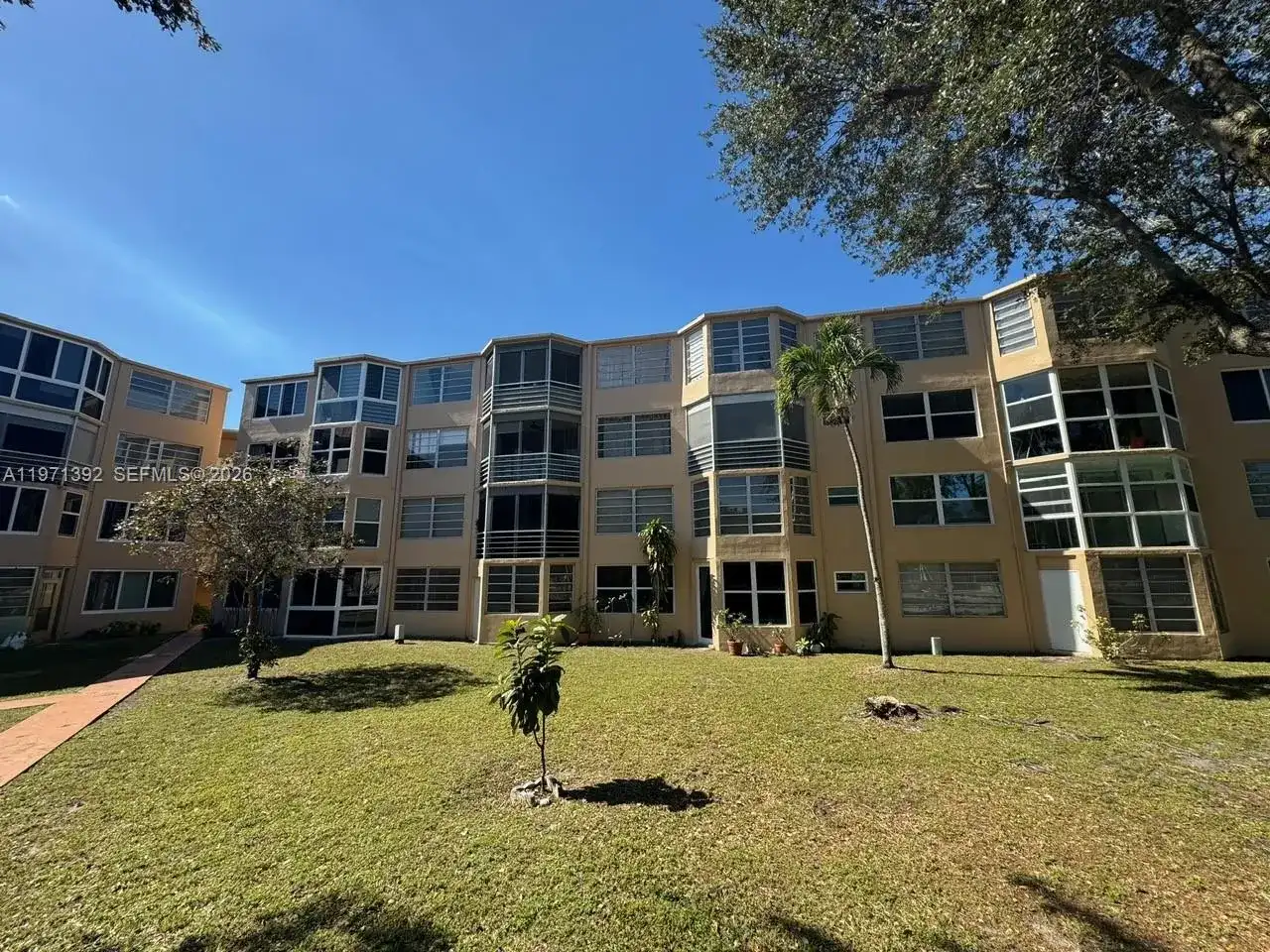 1301 NE 191st St # F405, Miami FL 33179