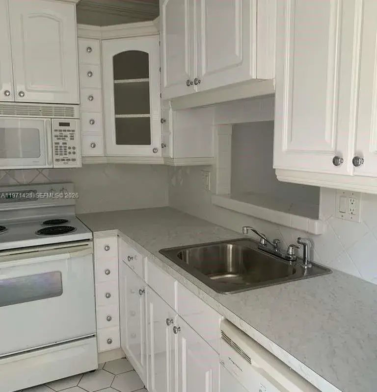 5003 NW 35th St # 405, Lauderdale Lakes FL 33319