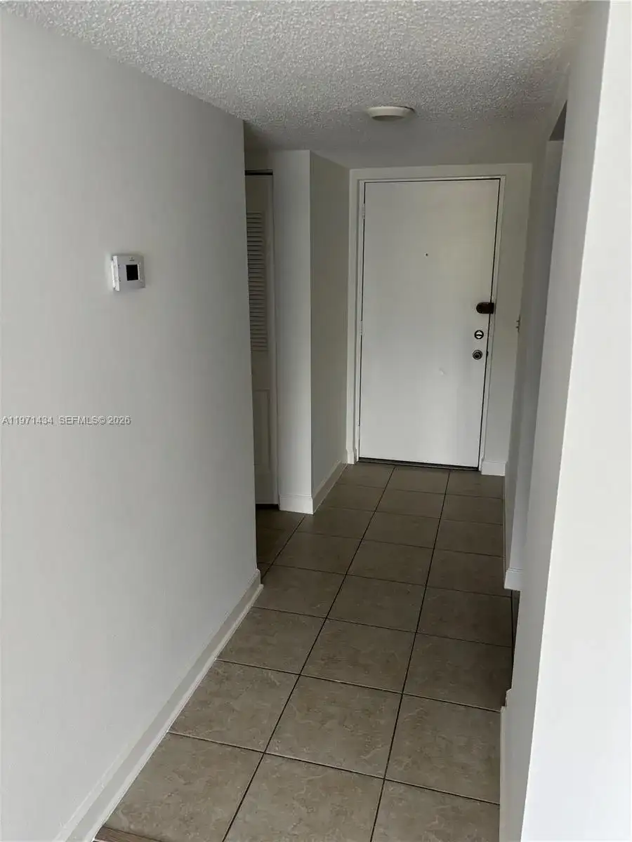 7900 Camino Cir # 308, Miami FL 33143 photo 2