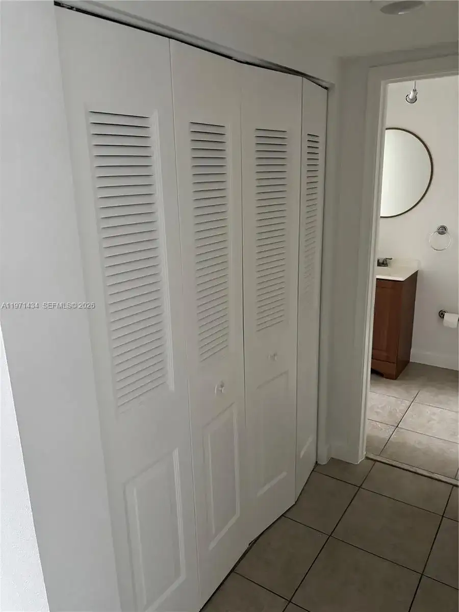 7900 Camino Cir # 308, Miami FL 33143 photo 4