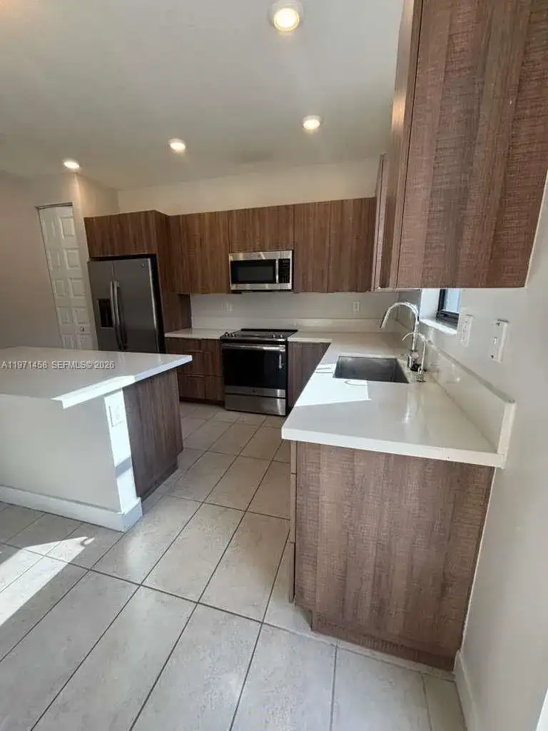 8058 NW 105th Ct, Doral FL 33178 photo 2