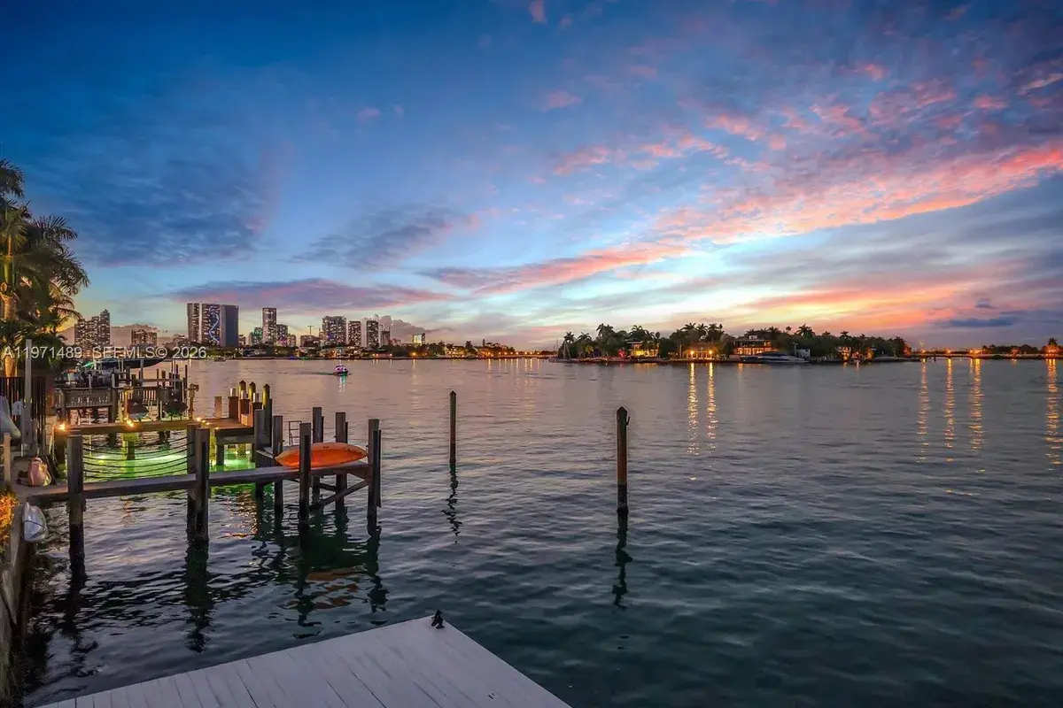 279 N Hibiscus Dr, Miami Beach FL 33139