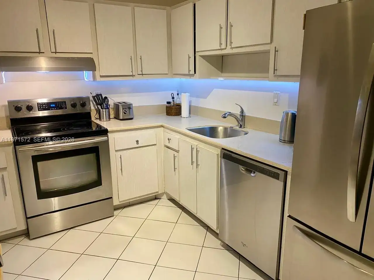 100 Bayview Dr # 516, Sunny Isles Beach FL 33160 photo 2
