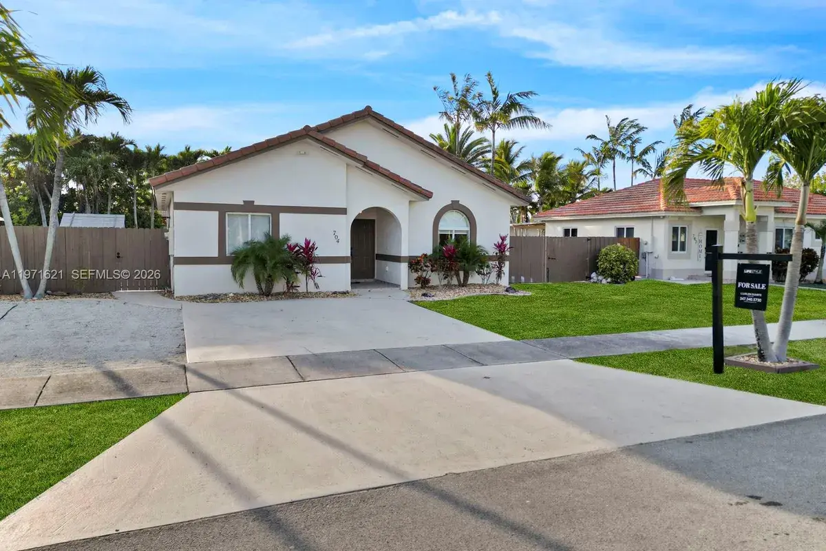 704 SE 14th Pl, Homestead FL 33033