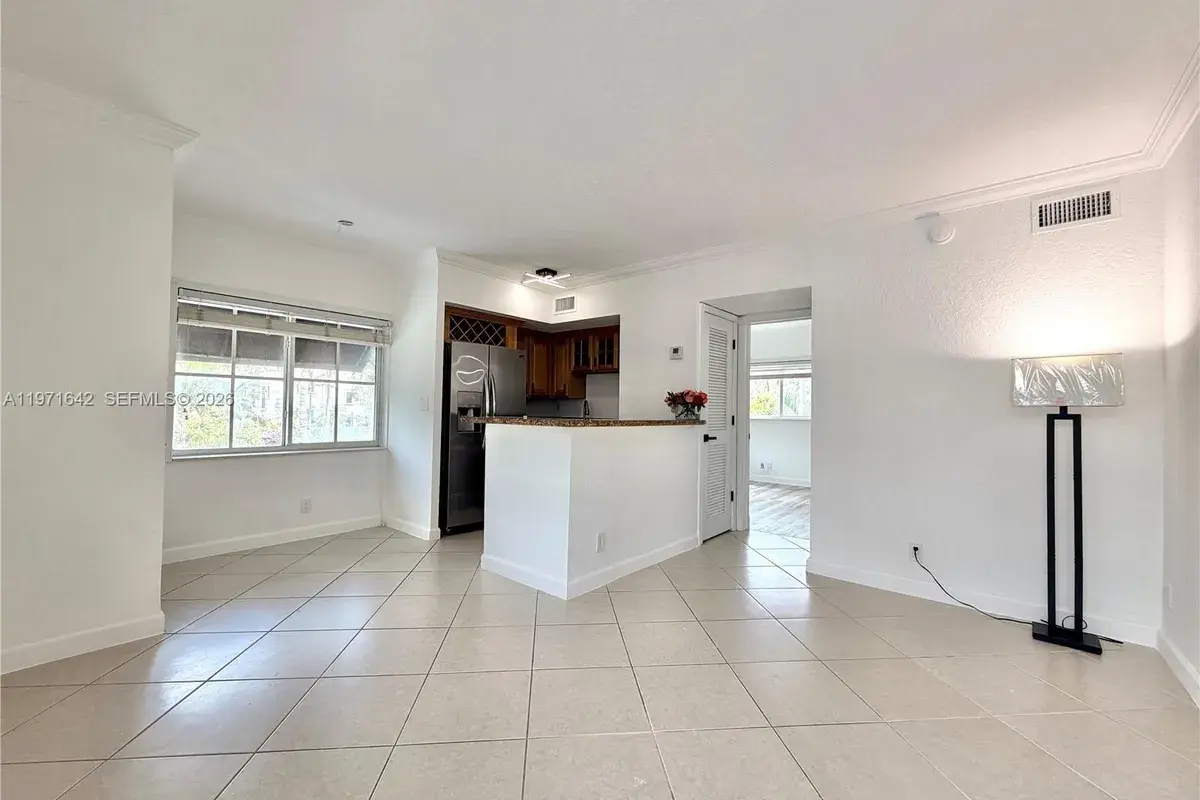 924 SE 2nd St # 9, Fort Lauderdale FL 33301