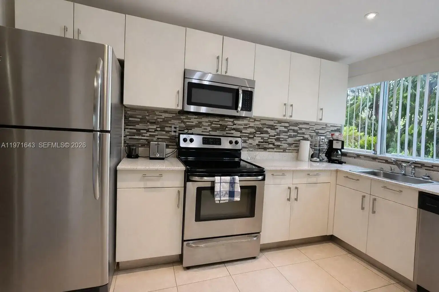 950 NE 199th St # 2H, Miami FL 33179 photo 3