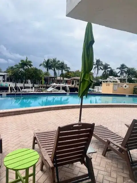 2000 NE 135th St # 601, North Miami FL 33181 photo 2