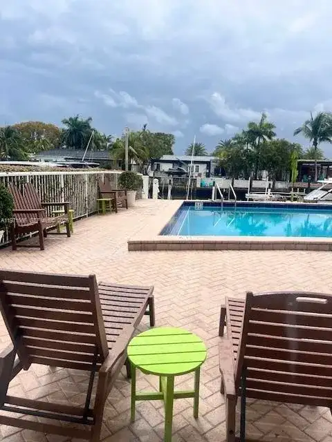 2000 NE 135th St # 601, North Miami FL 33181 photo 3