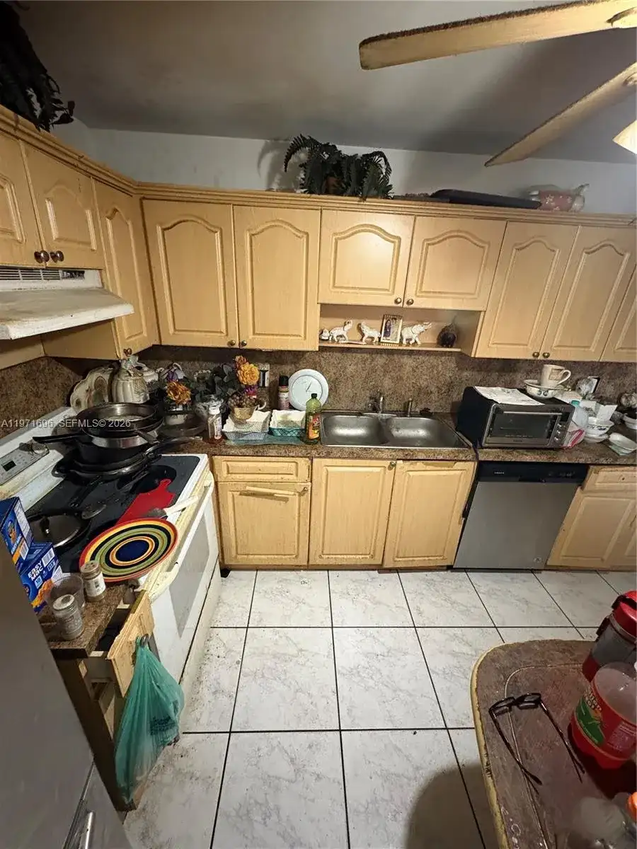 1401 NE 191st St # D204, Miami FL 33179 photo 2