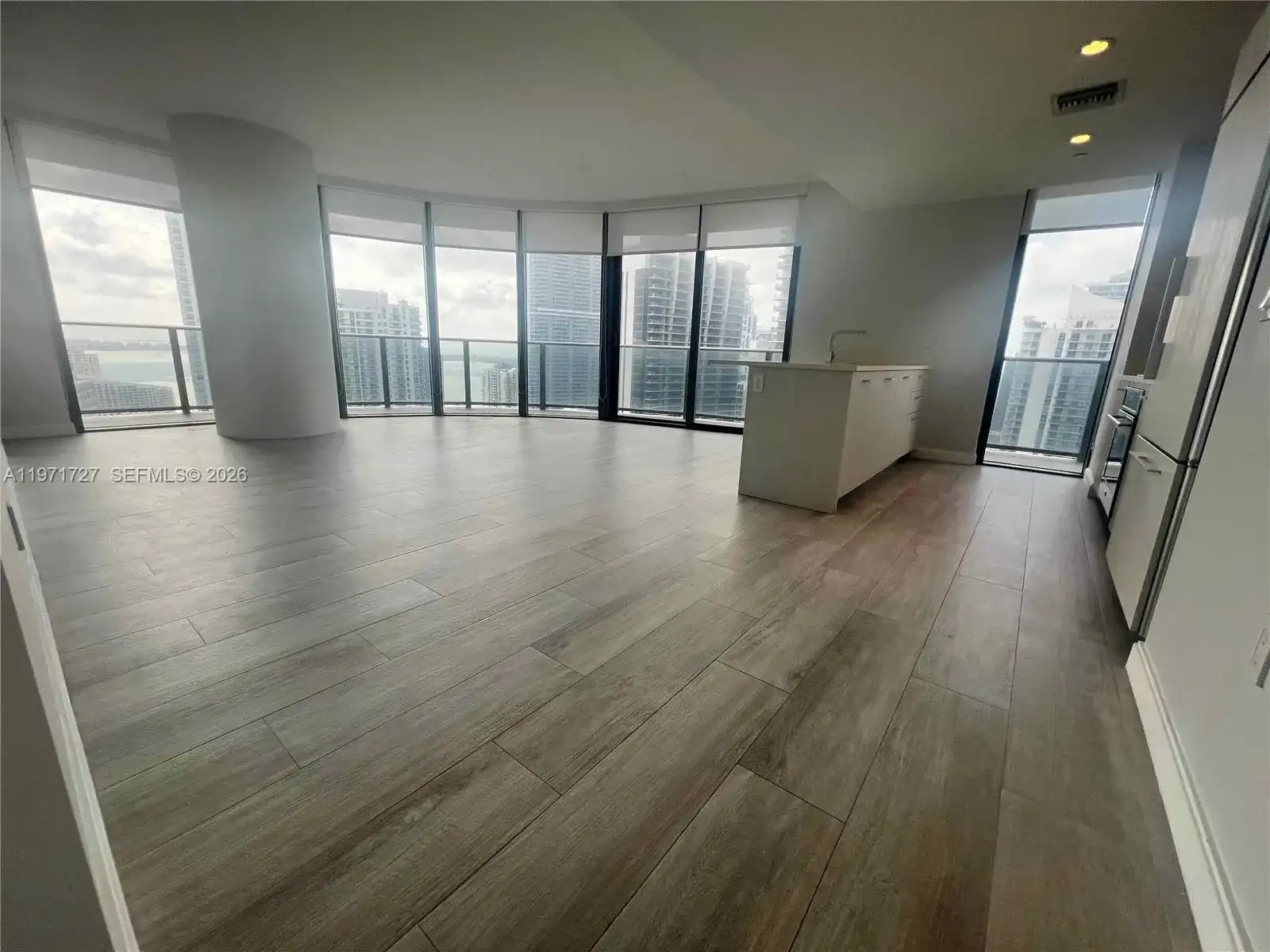 45 SW 9th St # 3703, Miami FL 33130