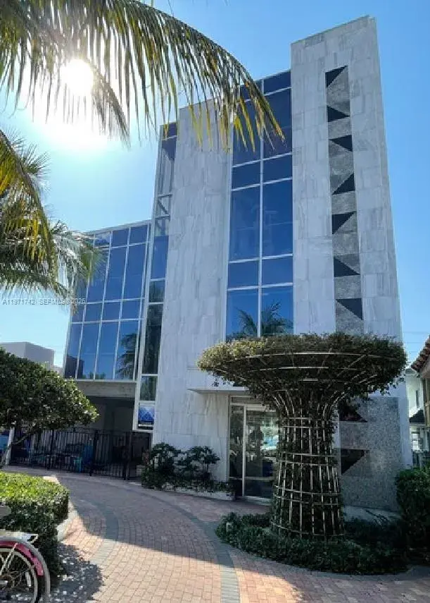 240 Commercial Blvd, Lauderdale By The Sea FL 33308
