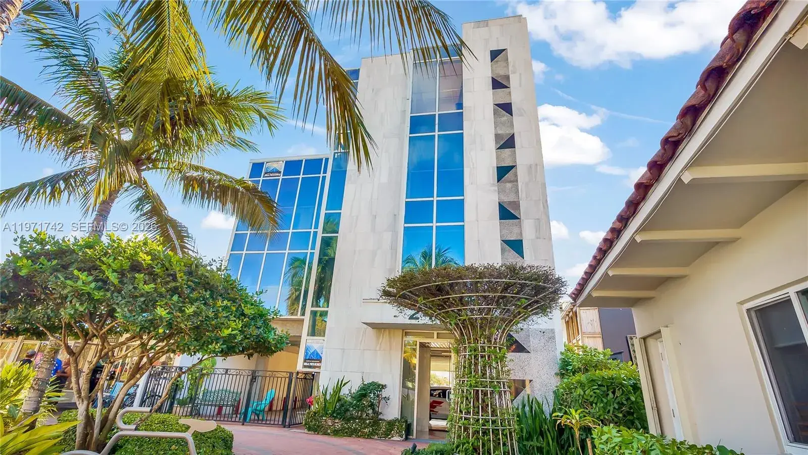 240 Commercial Blvd, Lauderdale By The Sea FL 33308