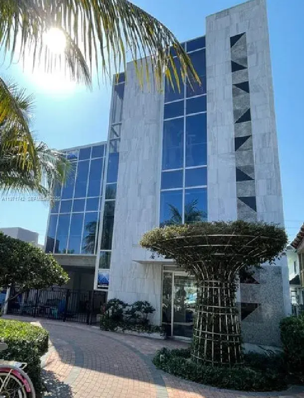 240 Commercial Blvd, Lauderdale By The Sea FL 33308