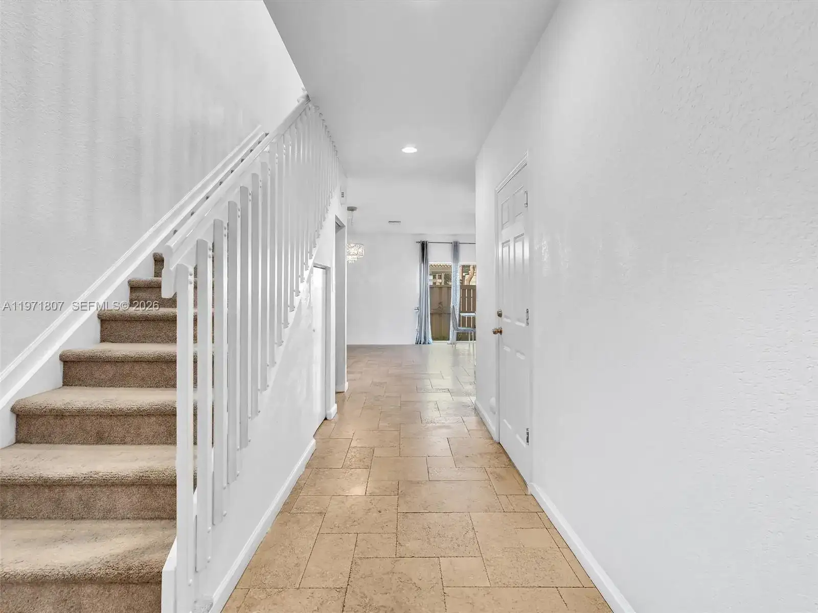 21 SE 3rd Ave, Hallandale Beach FL 33009 photo 4