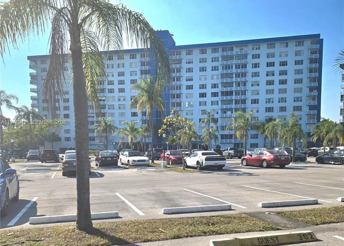 4001 Hillcrest Dr # 909, Hollywood FL 33021
