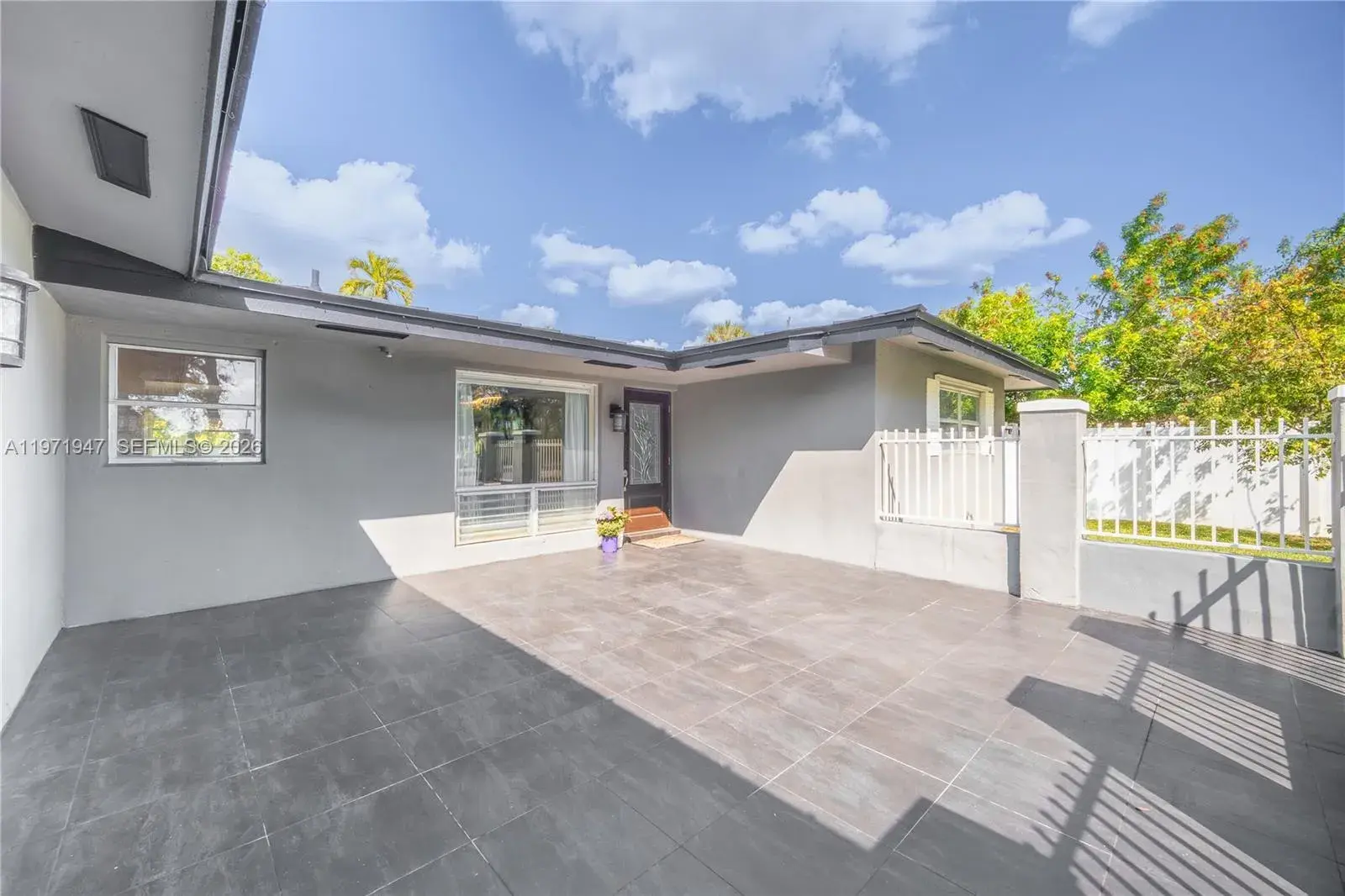 2121 NE 62nd St, Fort Lauderdale FL 33308