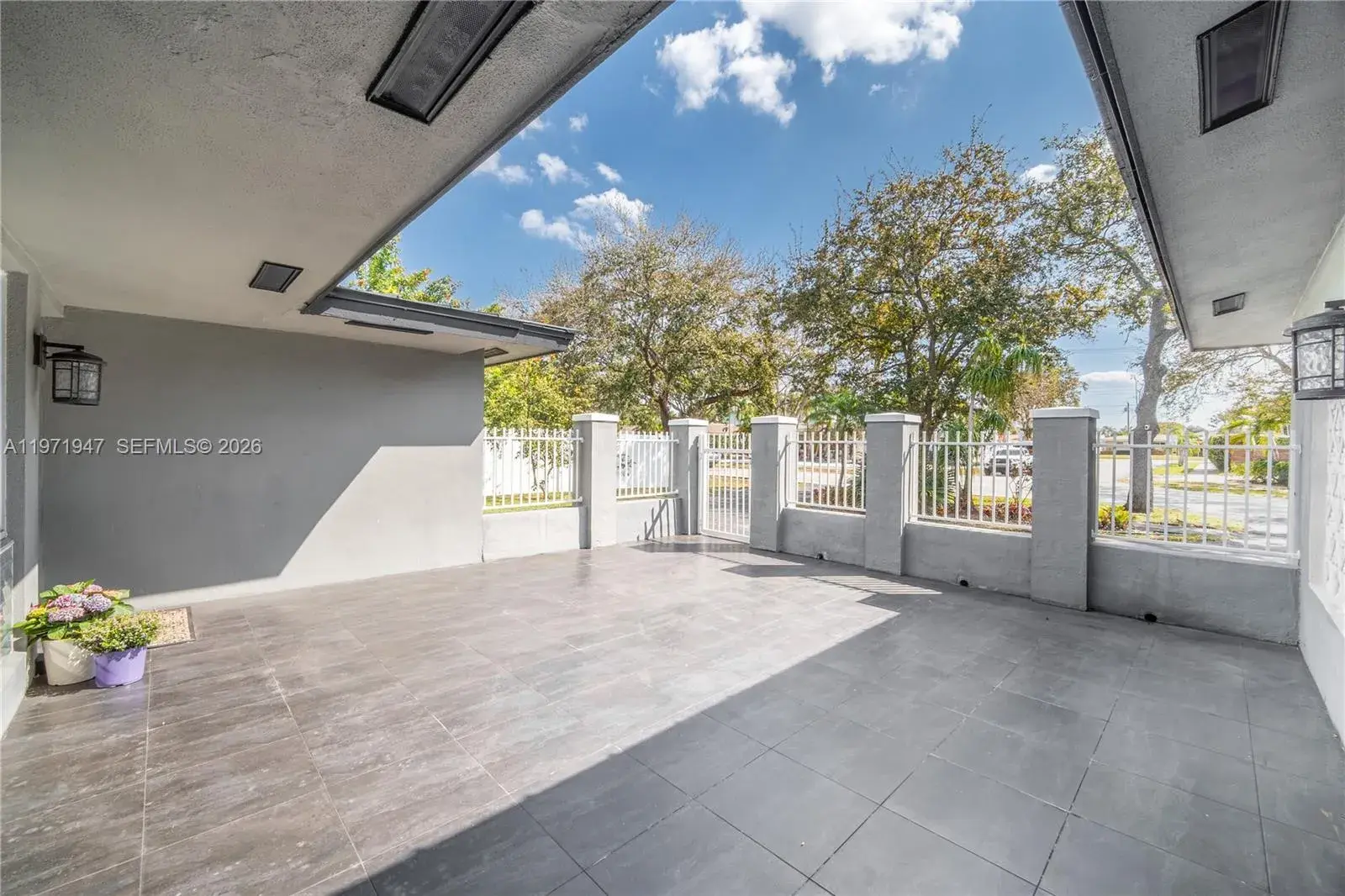 2121 NE 62nd St, Fort Lauderdale FL 33308