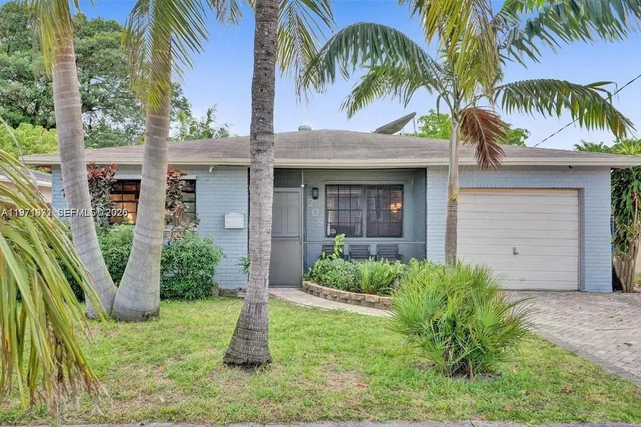 208 SW 2nd Ave, Hallandale Beach FL 33009 photo 2