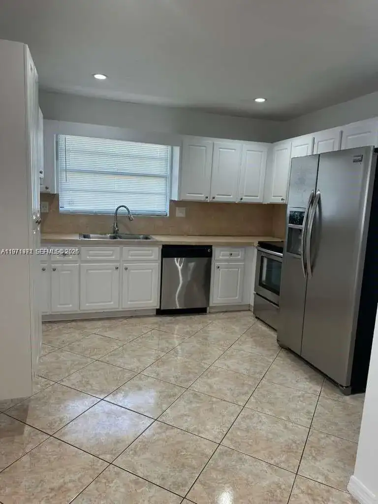 208 SW 2nd Ave, Hallandale Beach FL 33009 photo 4