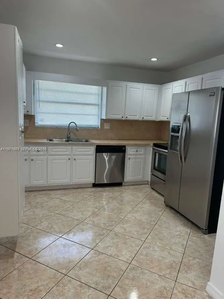 208 SW 2nd Ave, Hallandale Beach FL 33009