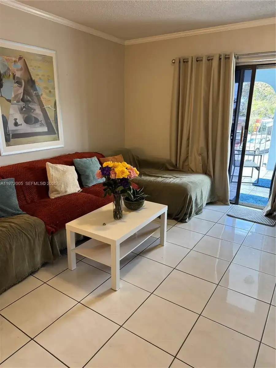 952 E 19th St, Hialeah FL 33013 photo 2