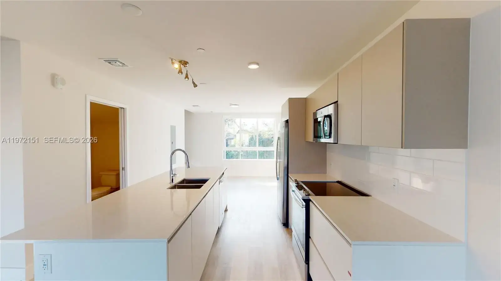 2555 NE 193rd St # 2224, Miami FL 33180 photo 4