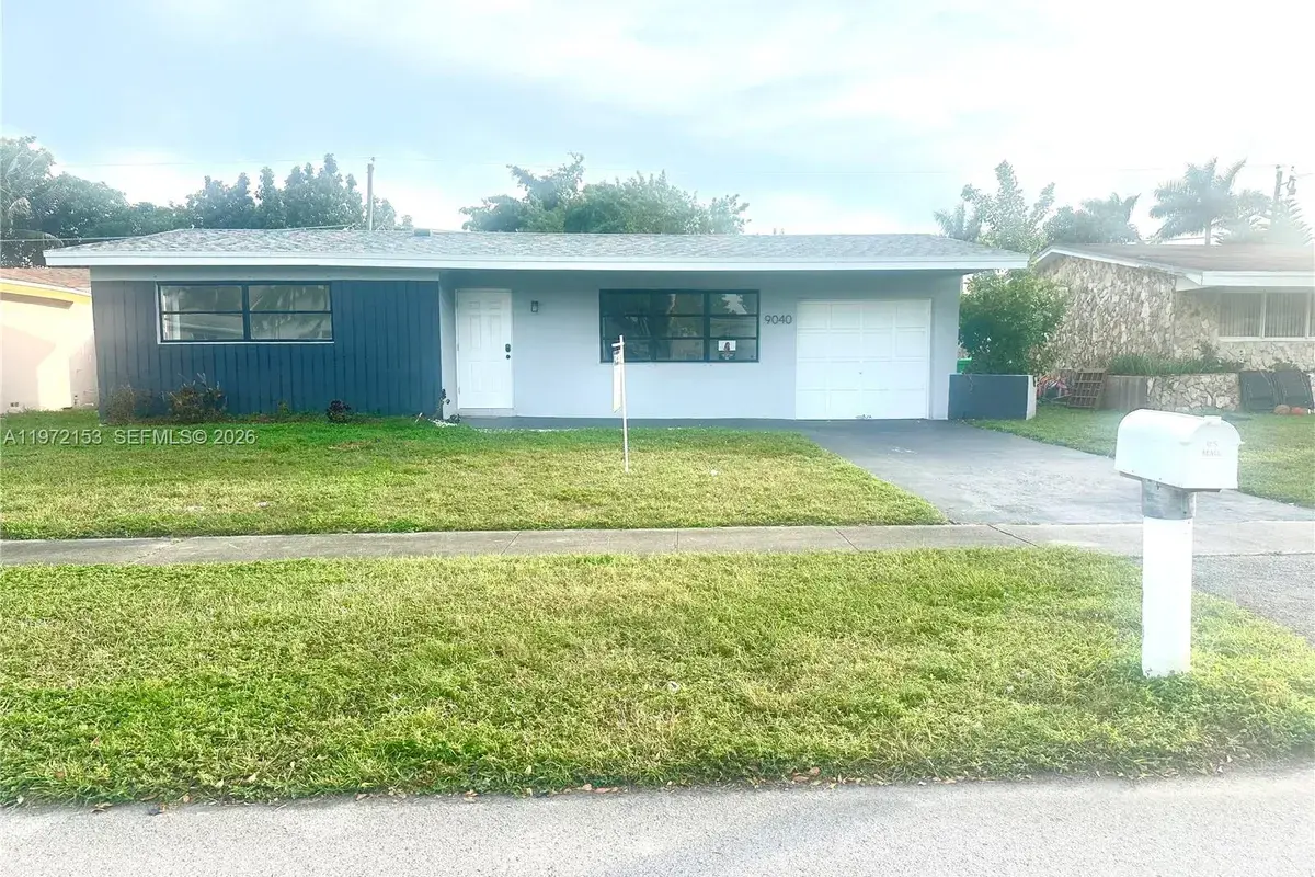 9040 NW 26th Pl, Sunrise FL 33322