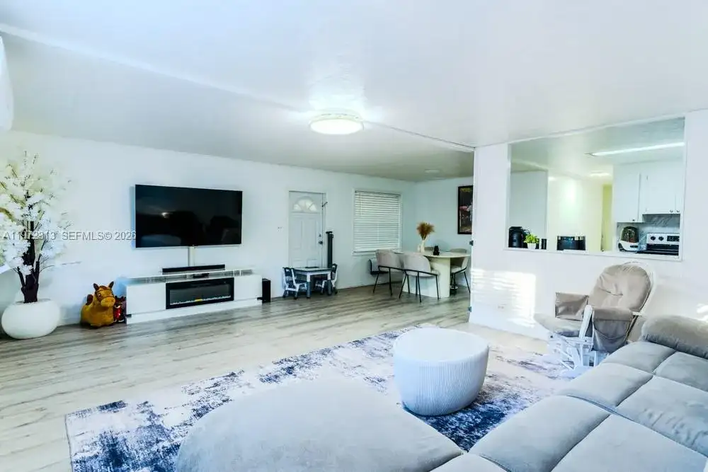 6280 Hamilton Dr, Fort Myers FL 33905 photo 2