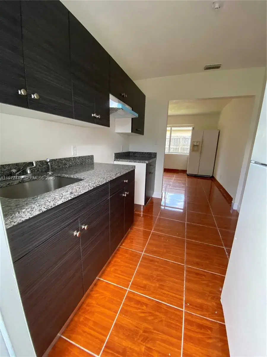2800 NW 14th St # B, Fort Lauderdale FL 33311