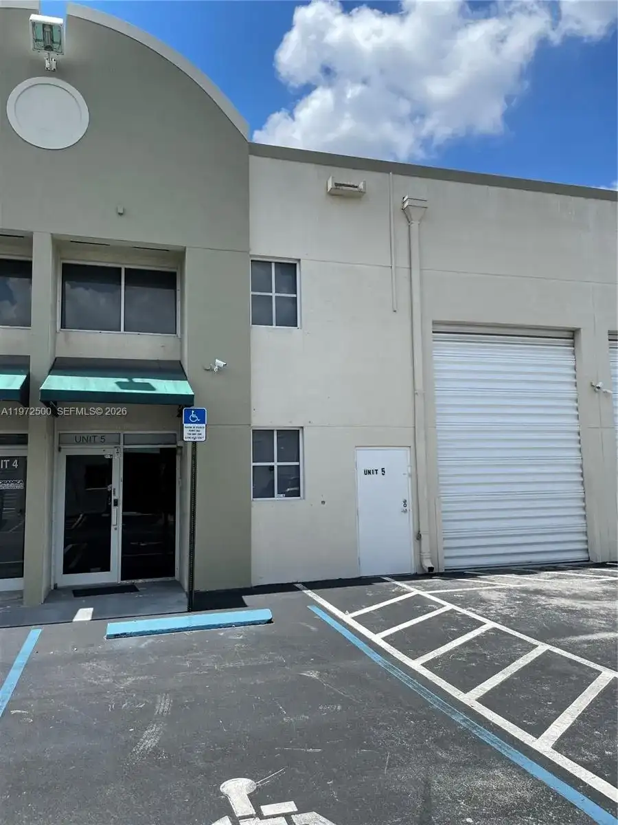 5930 NW 99th Ave # 5, Doral FL 33178