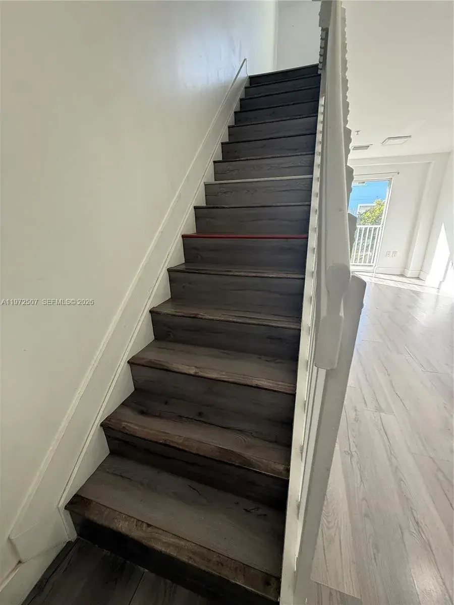 821 SW 2nd St # 6, Miami FL 33130