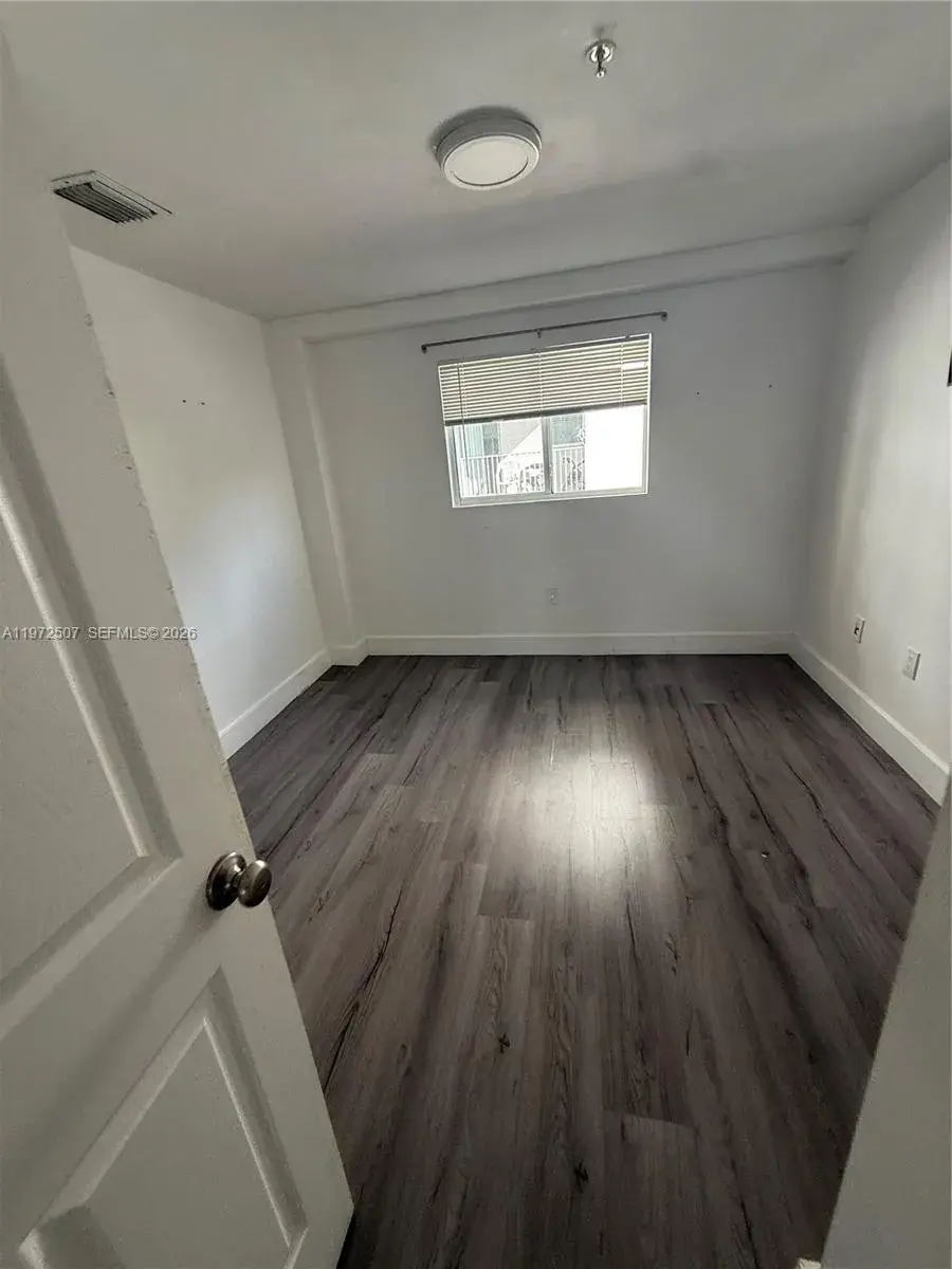 821 SW 2nd St # 6, Miami FL 33130