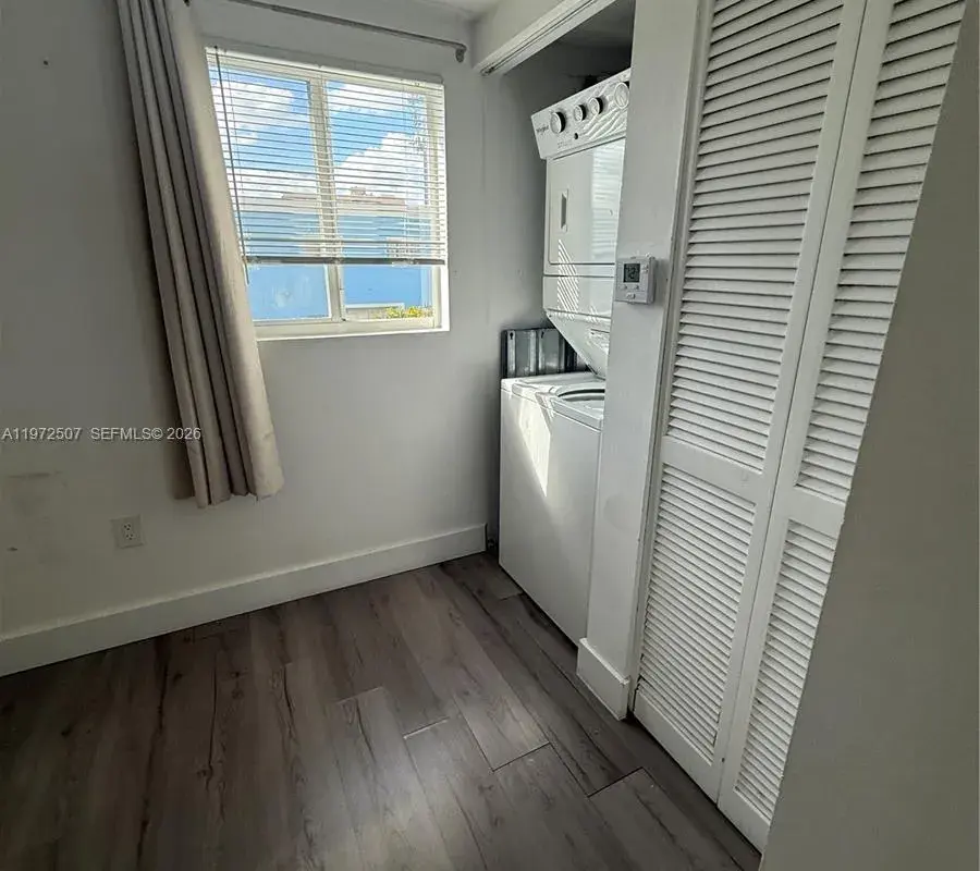 821 SW 2nd St # 6, Miami FL 33130