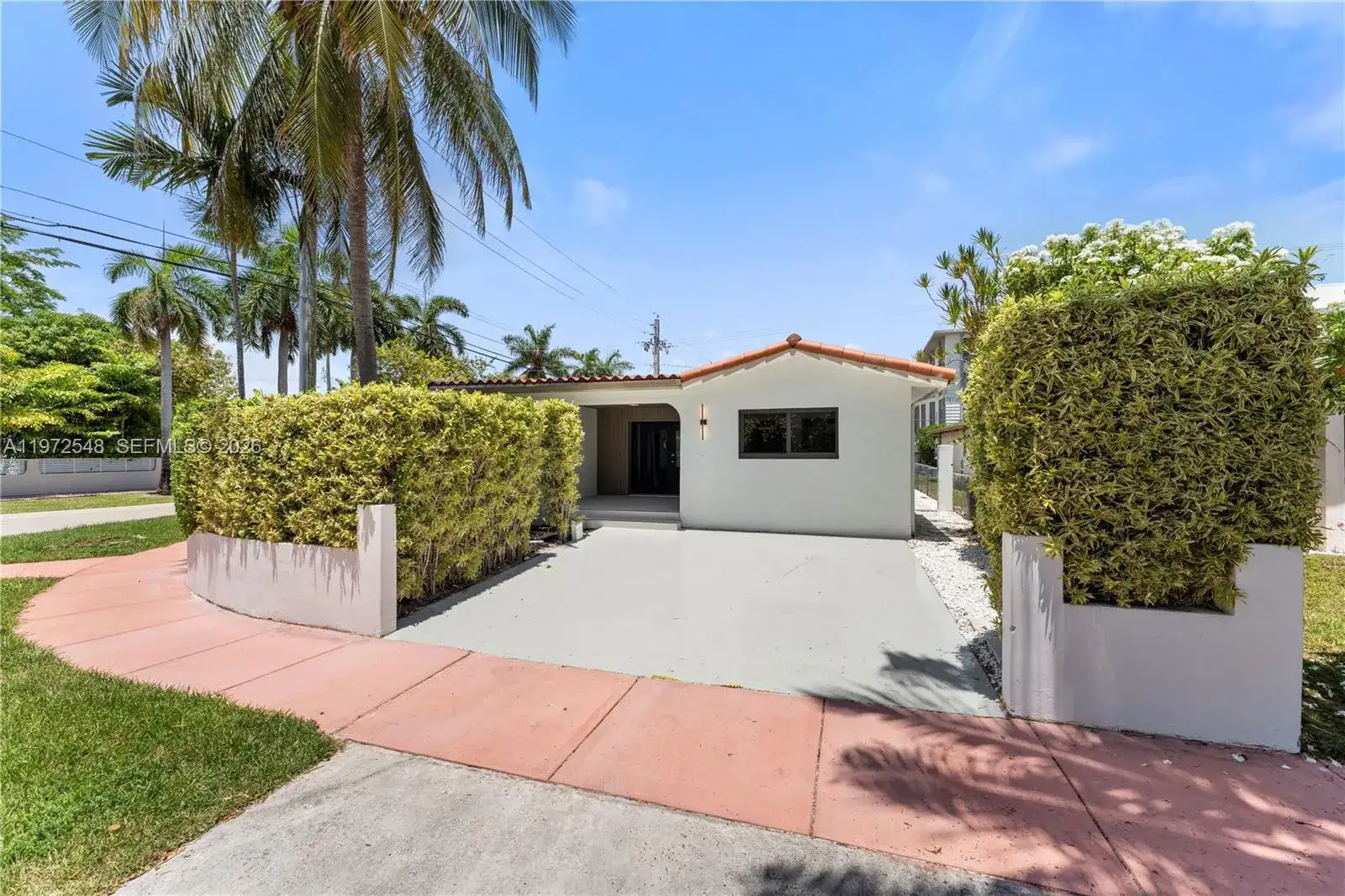 1221 Biarritz Dr, Miami Beach FL 33141 photo 2