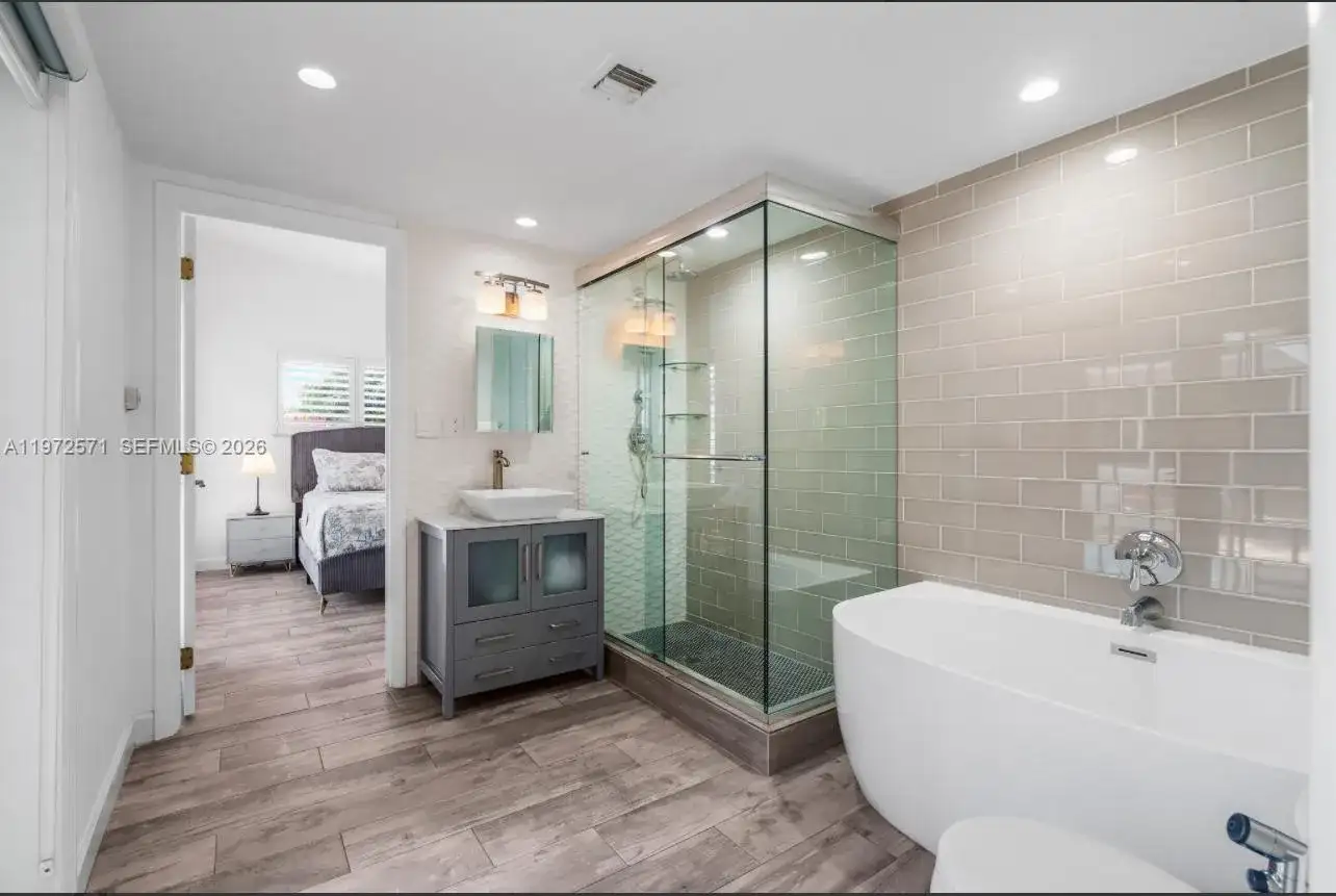 811 N Highland Dr, Hollywood FL 33021 photo 3